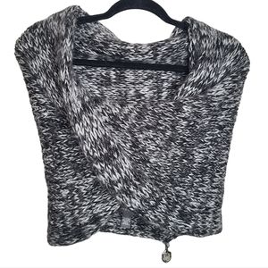 Vince Camuto Knit Infinity Wrap Scarf Black White Gray EUC Women's One Size